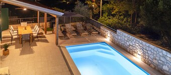 Holiday Home in Lukoran with Seaview, Terrace, Air condition, WIFI (4200-1)