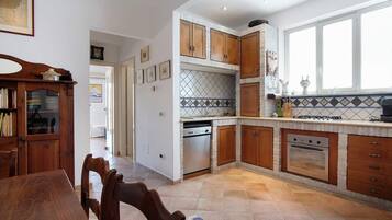 Réfrigérateur, four, plaque de cuisson, lave-vaisselle