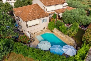 Exterior - Family-friendly, up to 8 people, 3 separate accommodation units, summer kitchen (Poreč)