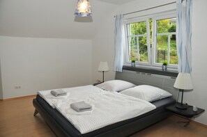 3 habitaciones, acceso a internet y ropa de cama