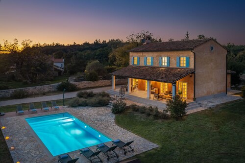 Mediterranean tranquillity with pool & garden - perfect for families
