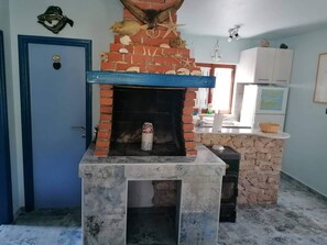 Køleskab, ovn, kaffe-/temaskine