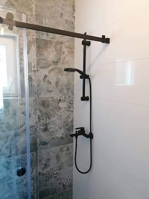 Shower, towels