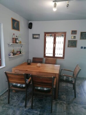 Dining - Robinson home in Tkon with Seaview, Terrace, WIFI (3437-1) (Tkon)