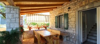 Adatto alle famiglie, posizione tranquilla, giardino con grill, aria condizionata