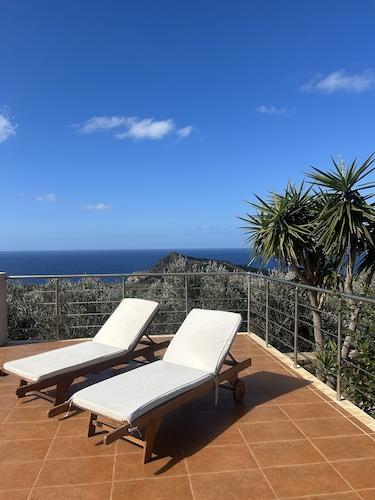Magnificent stone villa, 2 bedrooms, sleeps 4, swimming pool, fantastic sea view