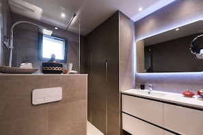 Bathtub, hair dryer, towels