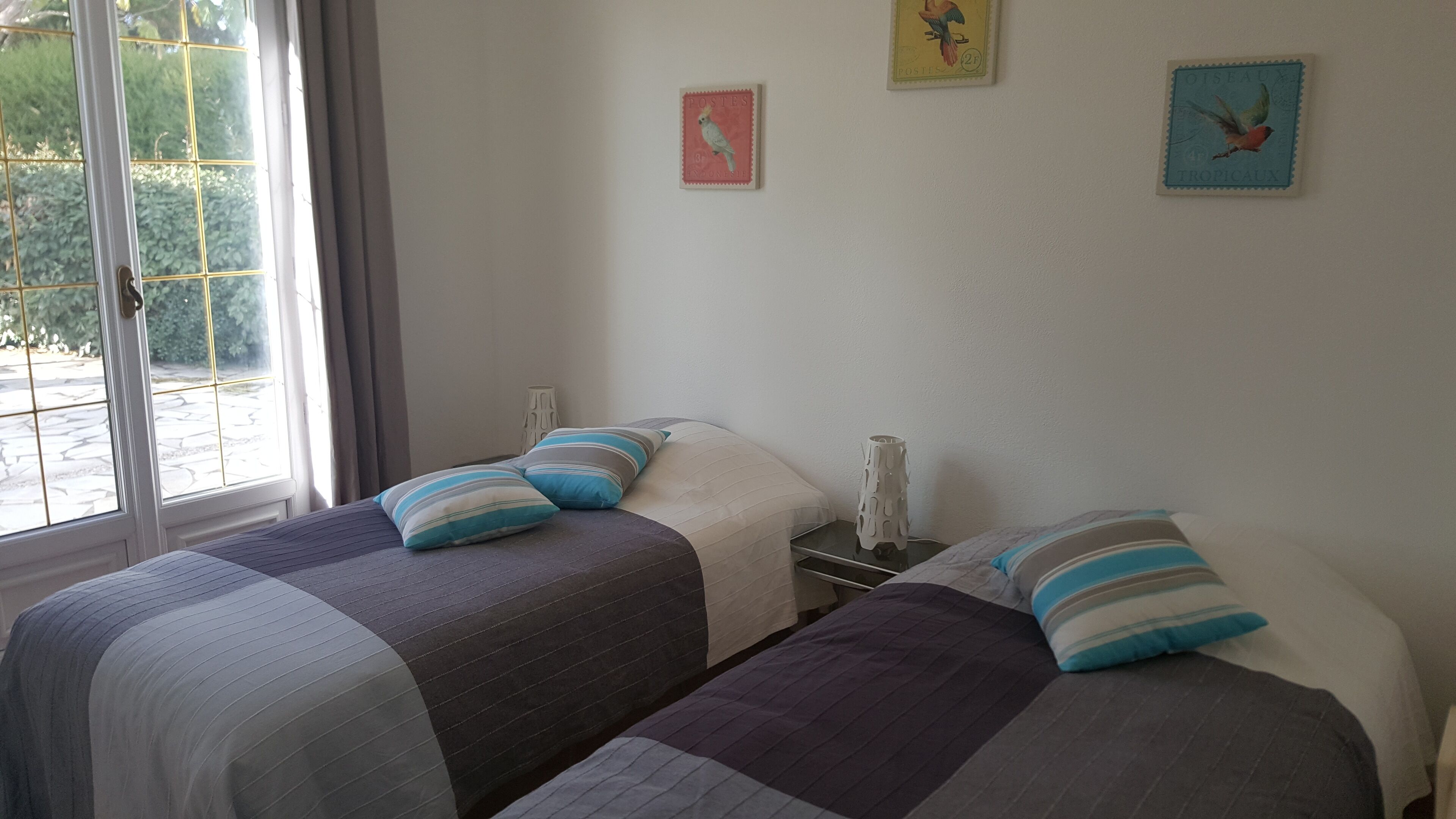 Single storey house with pool for 8 people in Marseillan