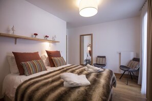 5 bedrooms, WiFi, bed sheets