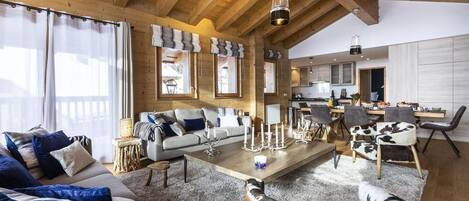 テレビ、暖炉、ステレオ