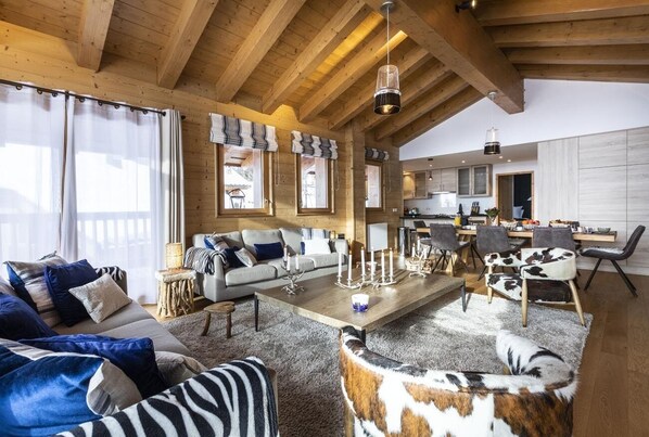 TV, fireplace, stereo