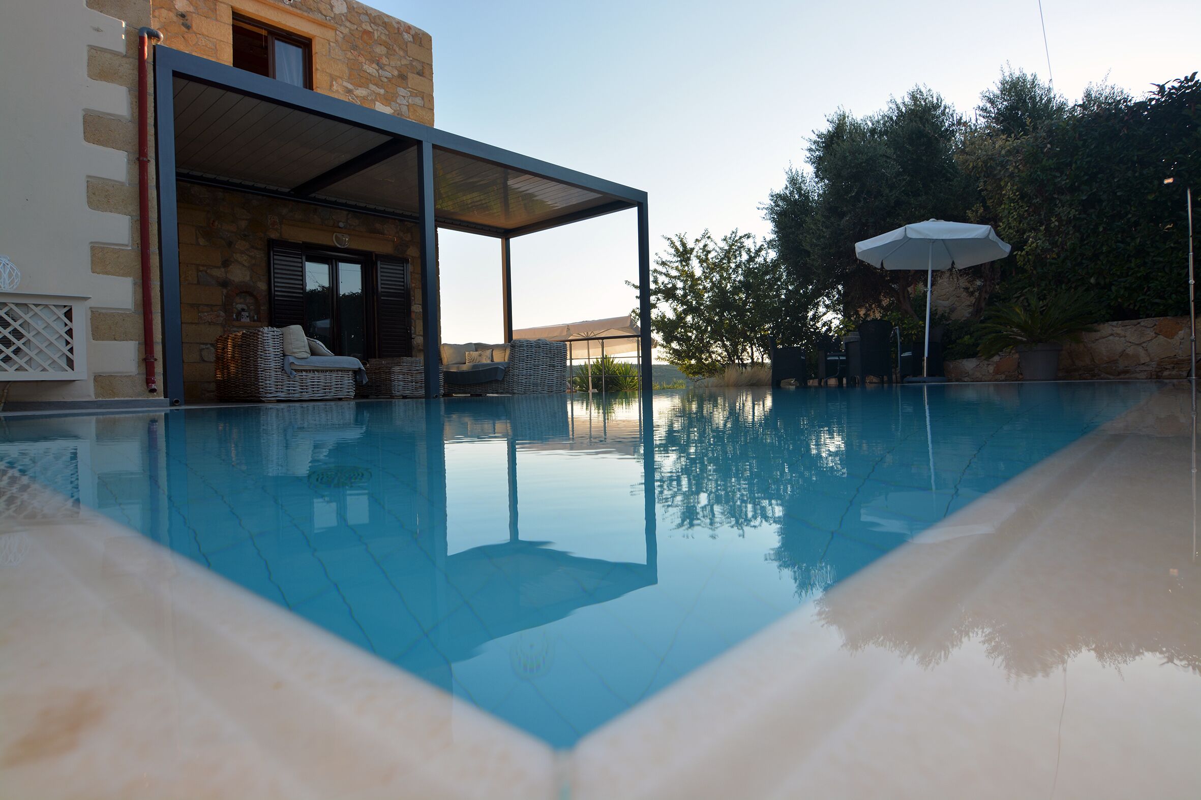 Piscina a l'aire lliure i piscina climatitzada 