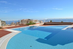 A rooftop swimming pool with a clear view of the city skyline in the background. - AMAZING APARTMENT LOFT NEAR THE BEACHES (Cap-D'ail)