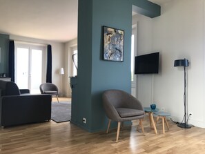 TV, stereo - Cargo Loft, 90 m2 apartment facing the sea (Locmiquélic)