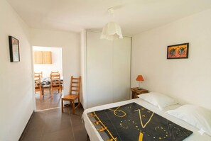2 bedrooms, WiFi - Gite Sunflowers (Ailhon)