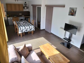 Living area - Gite Sunflowers (Ailhon)