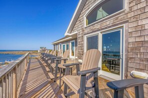 Terrace/patio - Sweet Tranquility – Soundfront Retreat w/ Pool, Hot Tub, Game Room & Tiki Bar (Salvo)