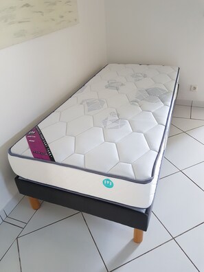 2 slaapkamers, een strijkplank/strijkijzer, gratis wifi, beddengoed