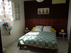 2 dormitorios, tabla de planchar con plancha, wifi gratis y ropa de cama