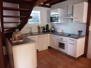 Refrigerador, microondas, horno, placa de cocina