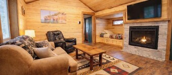 1 Soveværelse Cabin w / AuTrain Lk Beach Access! Tæt på billedet klipper! Kajak slappe af