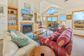 TV, DVD-spiller, bøker og filmbibliotek