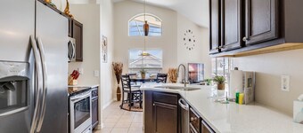 SOLANA - BEAUTIFUL 4 BEDROOM POOL HOME, WITH SPA AND GAME ROOM, CLOSE TO DISNEY