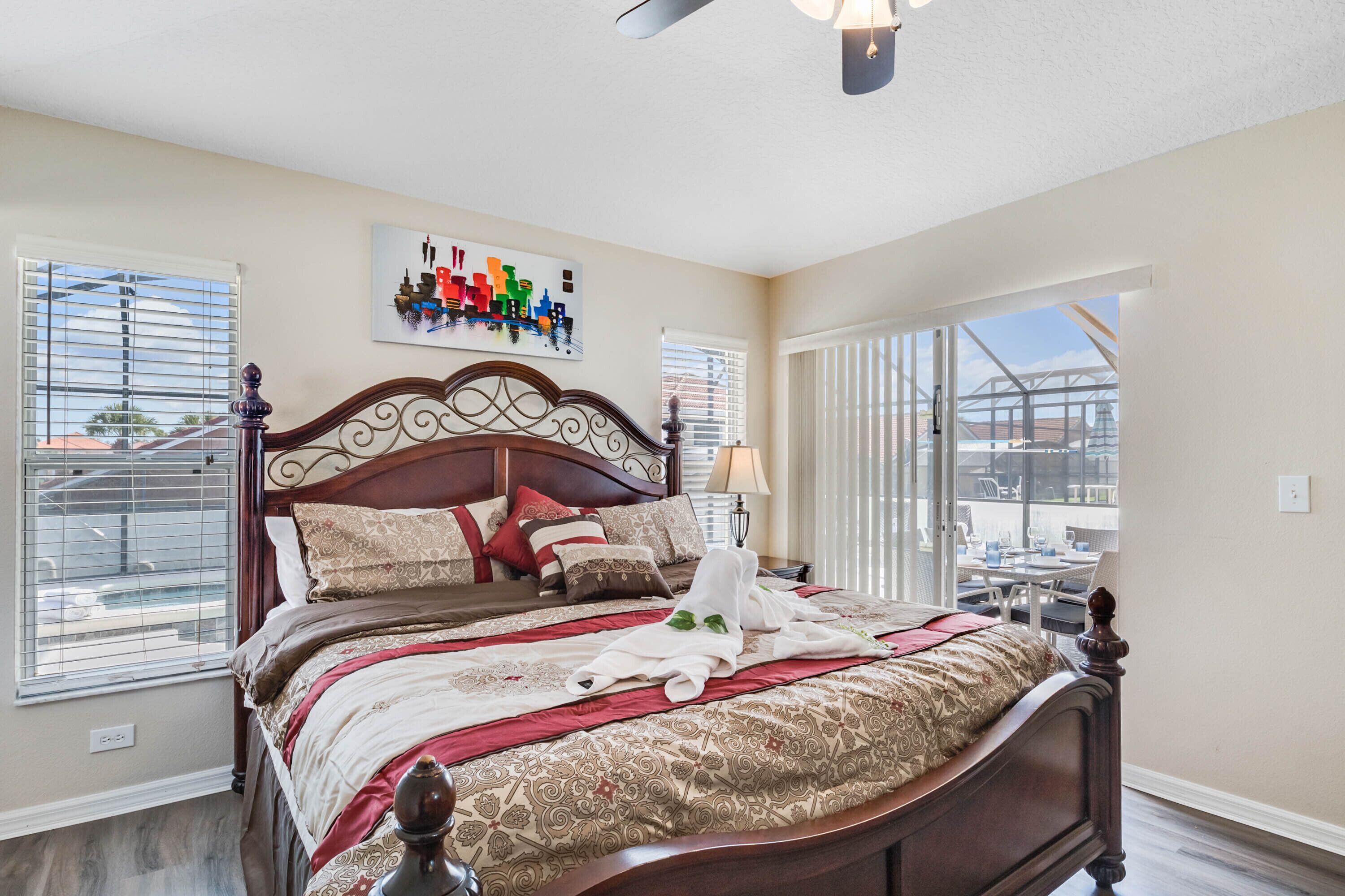 4 makuuhuonetta, silitysrauta/-lauta, ilmainen Wi-Fi, vuodevaatteet