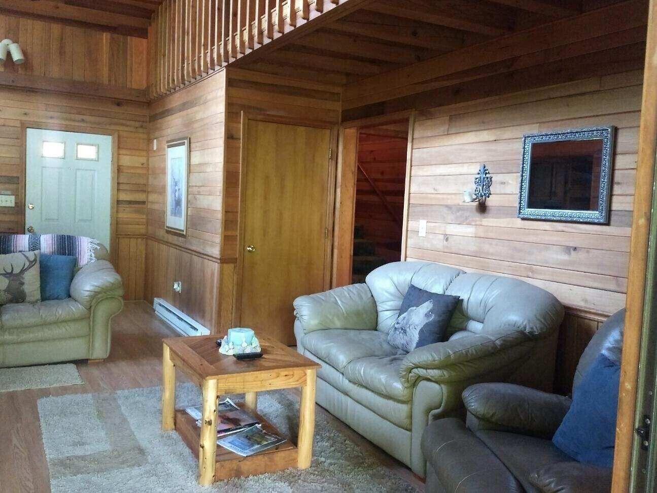 Mohican Cabin Quaint and Relaxing Getaway Hot Tub 