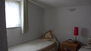4 chambres, fer et planche à repasser, Wi-Fi gratuit, draps fournis