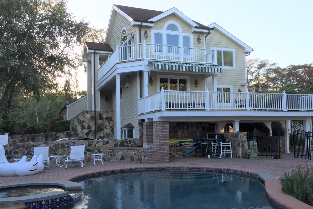 Hampton Bays Private Waterfront Estate