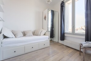 3 bedrooms, iron/ironing board, Internet, bed sheets