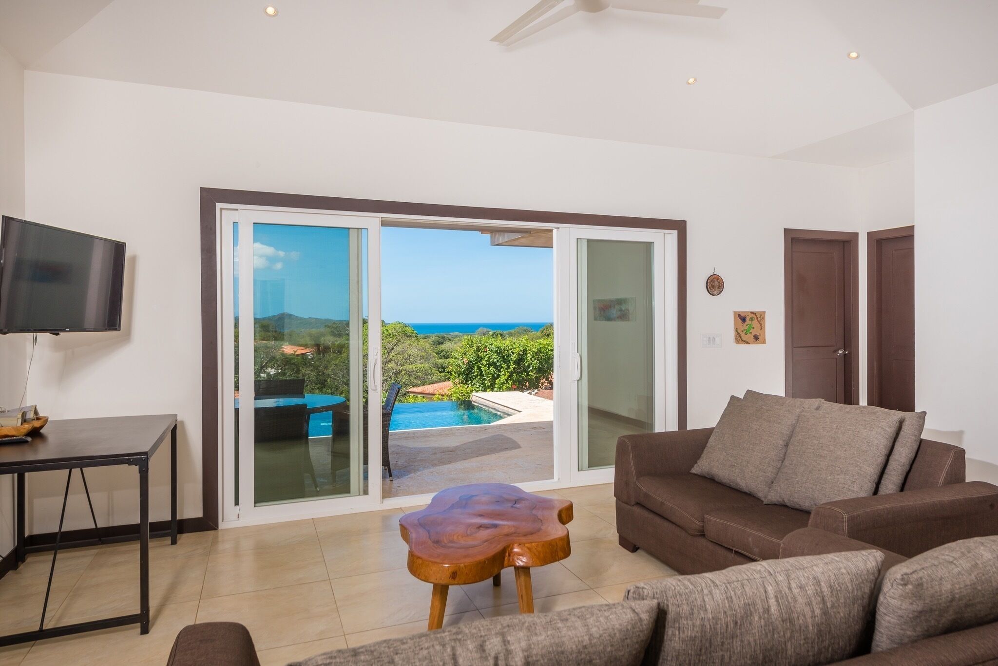 Beautiful 3Br Home With Ocean View in Gated Community, Flamingo 