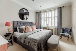 3 bedrooms, iron/ironing board, free WiFi, bed sheets - Spacious Luxury Flat in Unbeatable Covent Garden Location  (London)