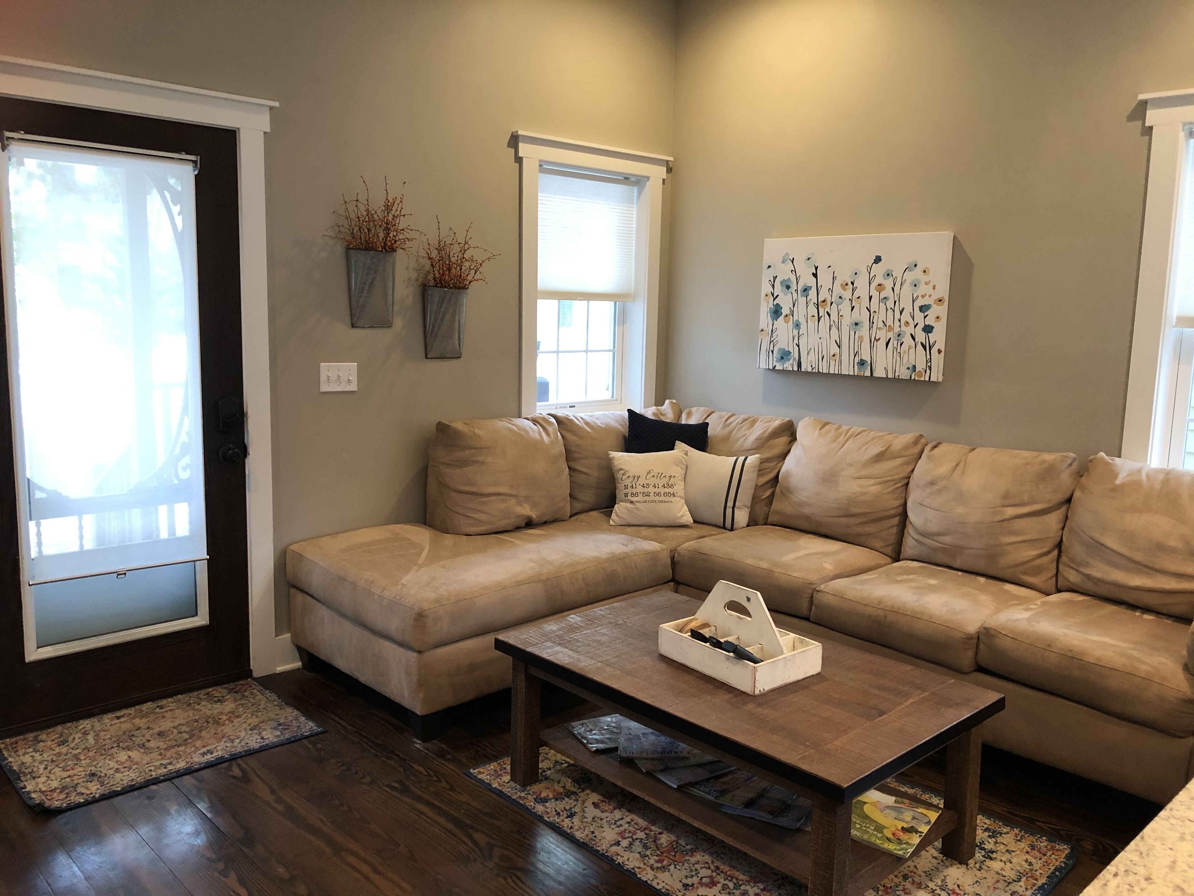 Extra clean and super cute! Farmhouse decor - Cozy Cottage! 