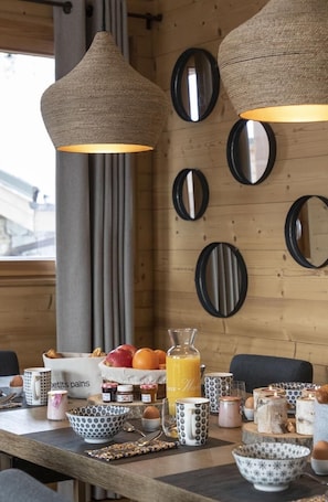 Dining - Appart 130m², full services 4 *, 4 bedrooms, 4 bathrooms / d, south balcony and 2 parking spaces (Montvalezan)
