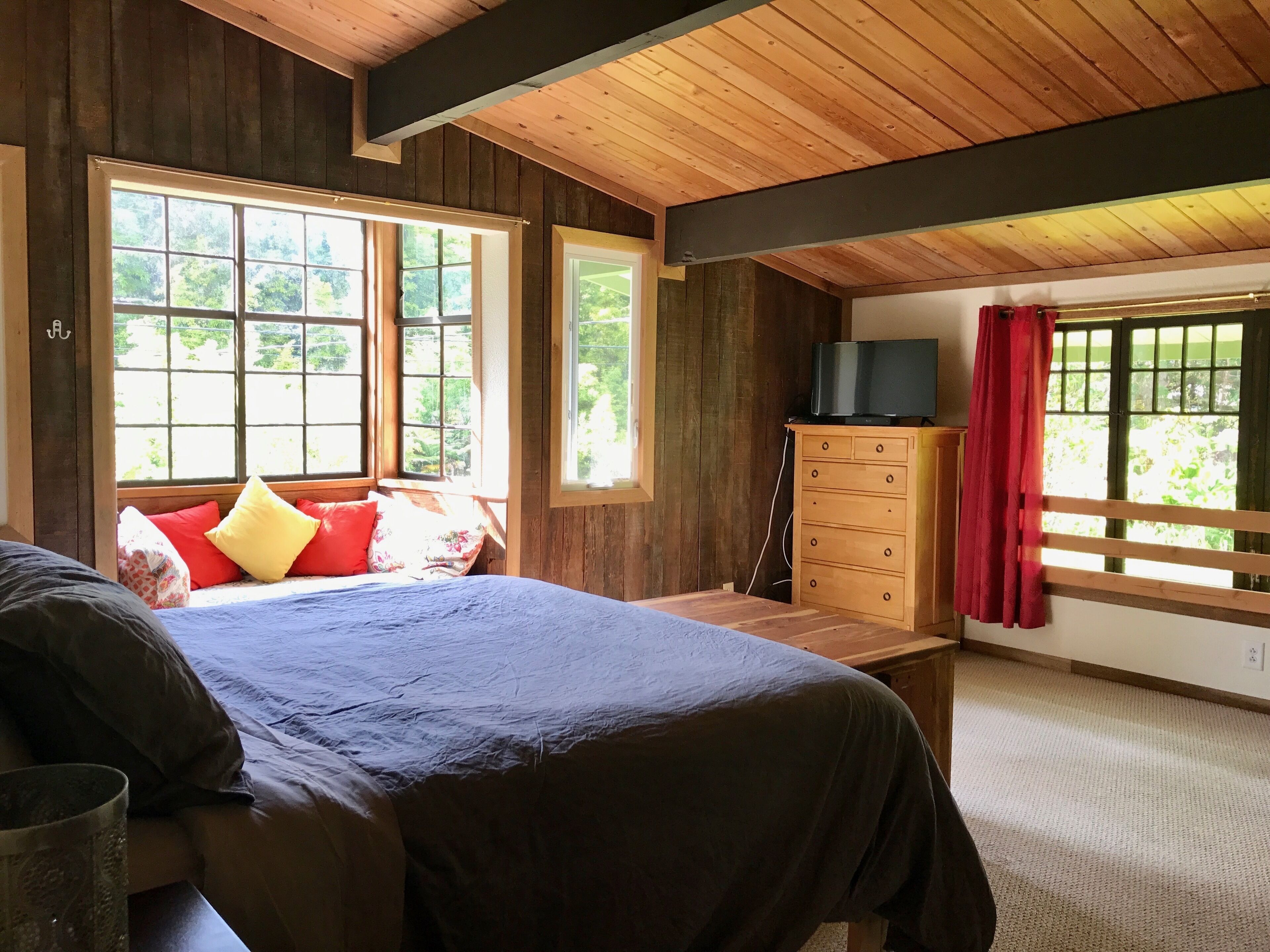 10 Acre Private Bamboo Retreat Located  Just Minutes From Volcano National Park