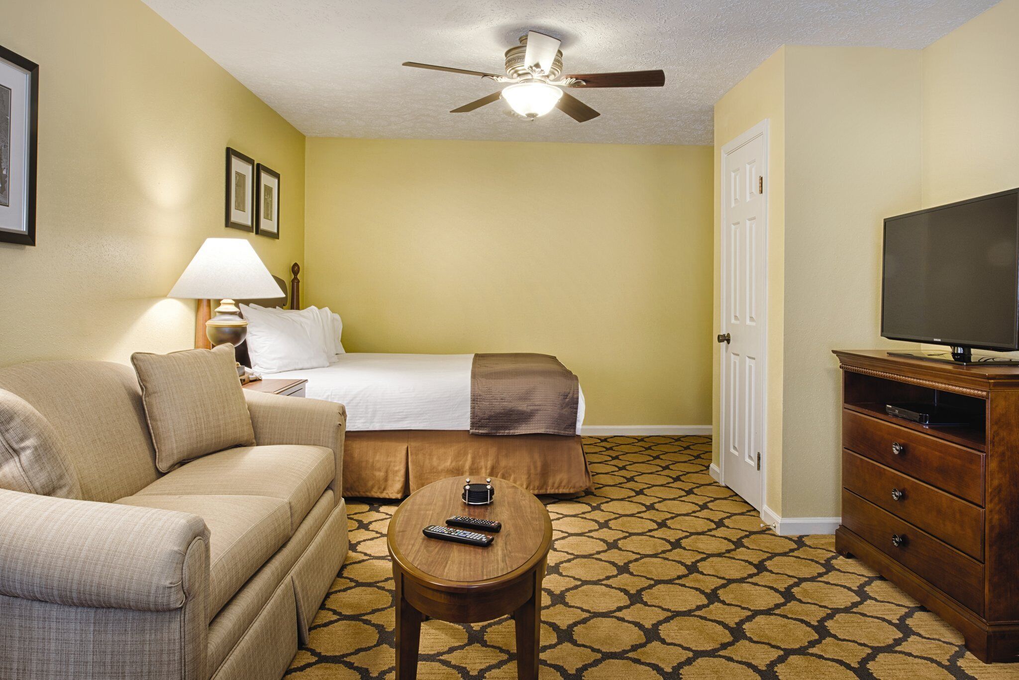 Busch Gardens, "William & Mary" ,  Water Country USA,  Wyndham Patriot's Place