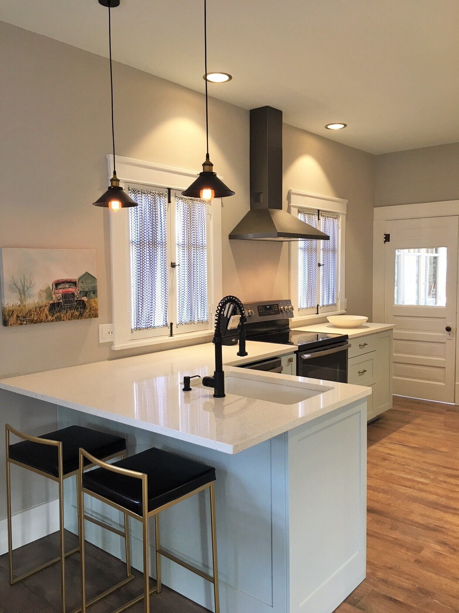 Cozy Modern Cottage in the heart of the historic district! Walk everywhere! 