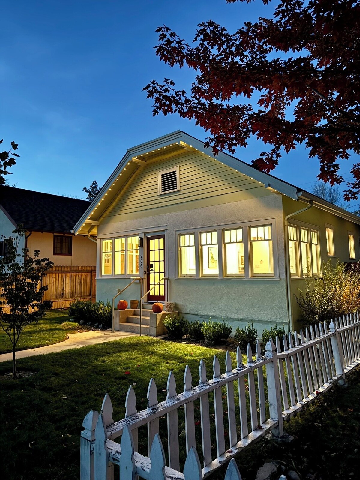 Cozy Modern Cottage in the heart of the historic district! Walk everywhere!