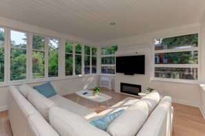 Smart TV, DVD player