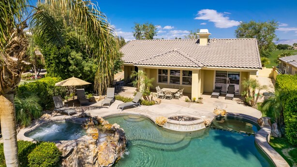 A house with a swimming pool, patio furniture, and a well-maintained garden. - #1 choice in PGA, WOW 3 master bedrm,Huge Private Lot! GR8 Views golf/mt #067336 (La Quinta)