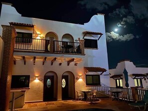Outdoor dining - Ocean View Villa "Saltillo" with a/c and 2 pools, 5 min stroll to beach (Isla Mujeres)