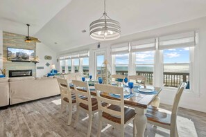 Dining - Oceanfront - Dog Friendly, Pool, Hot tub, Game Room, Tiki Bar (Avon)