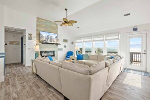 Smart-TV, DVD-Player, Tischfußball