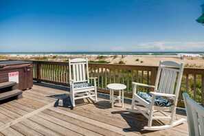 Property grounds - Oceanfront Dog Friendly Home with Home Theater, Hot Tub, Grill (Waves)
