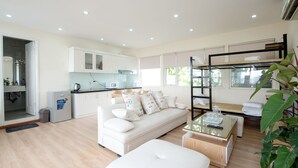 Leilighet, 2 soverom, balkong | Oppholdsområde