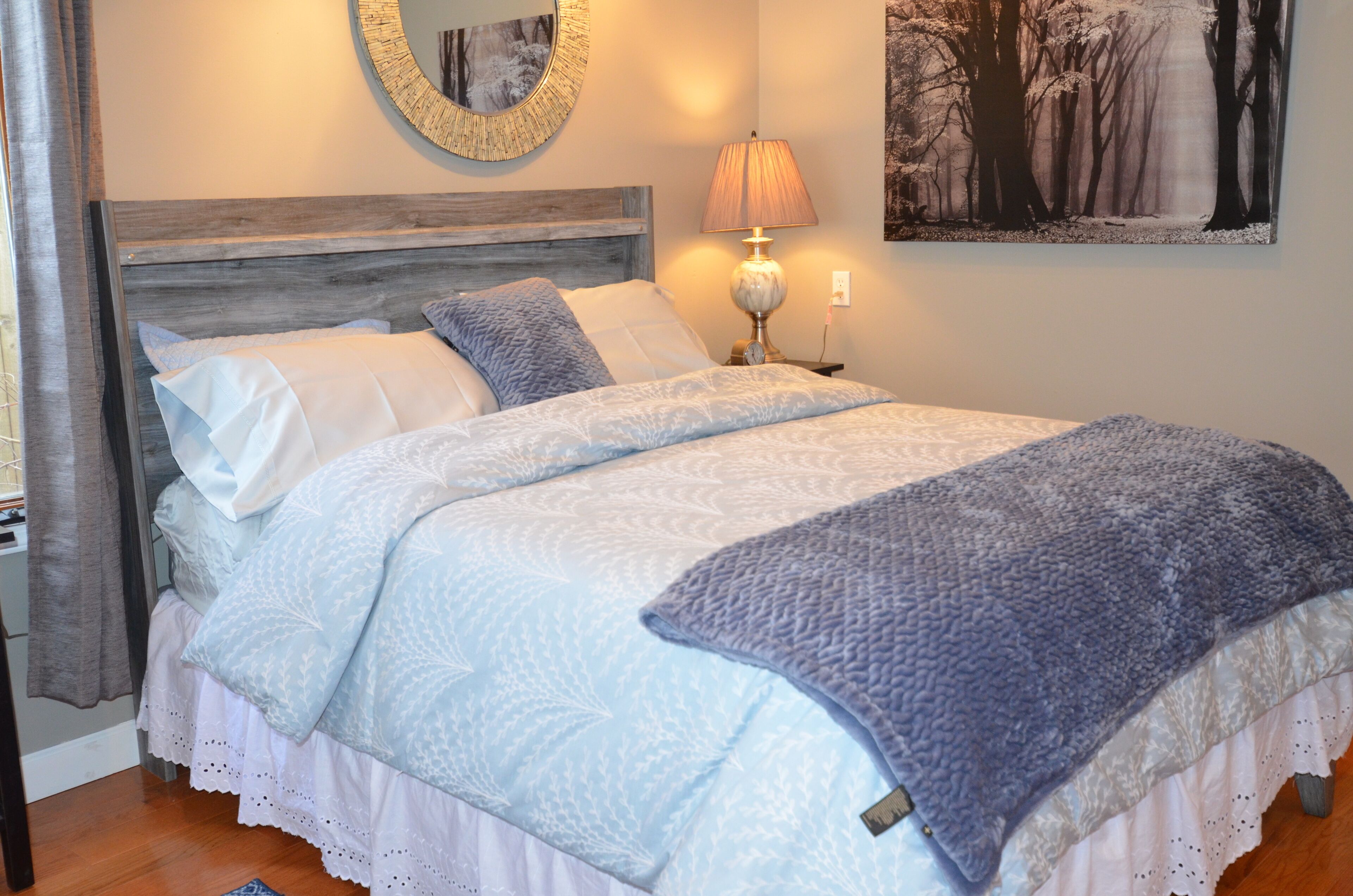 One mile to downtown Ann Arbor! 1/4 mile to main UM Hospitals! 2 miles N Campus