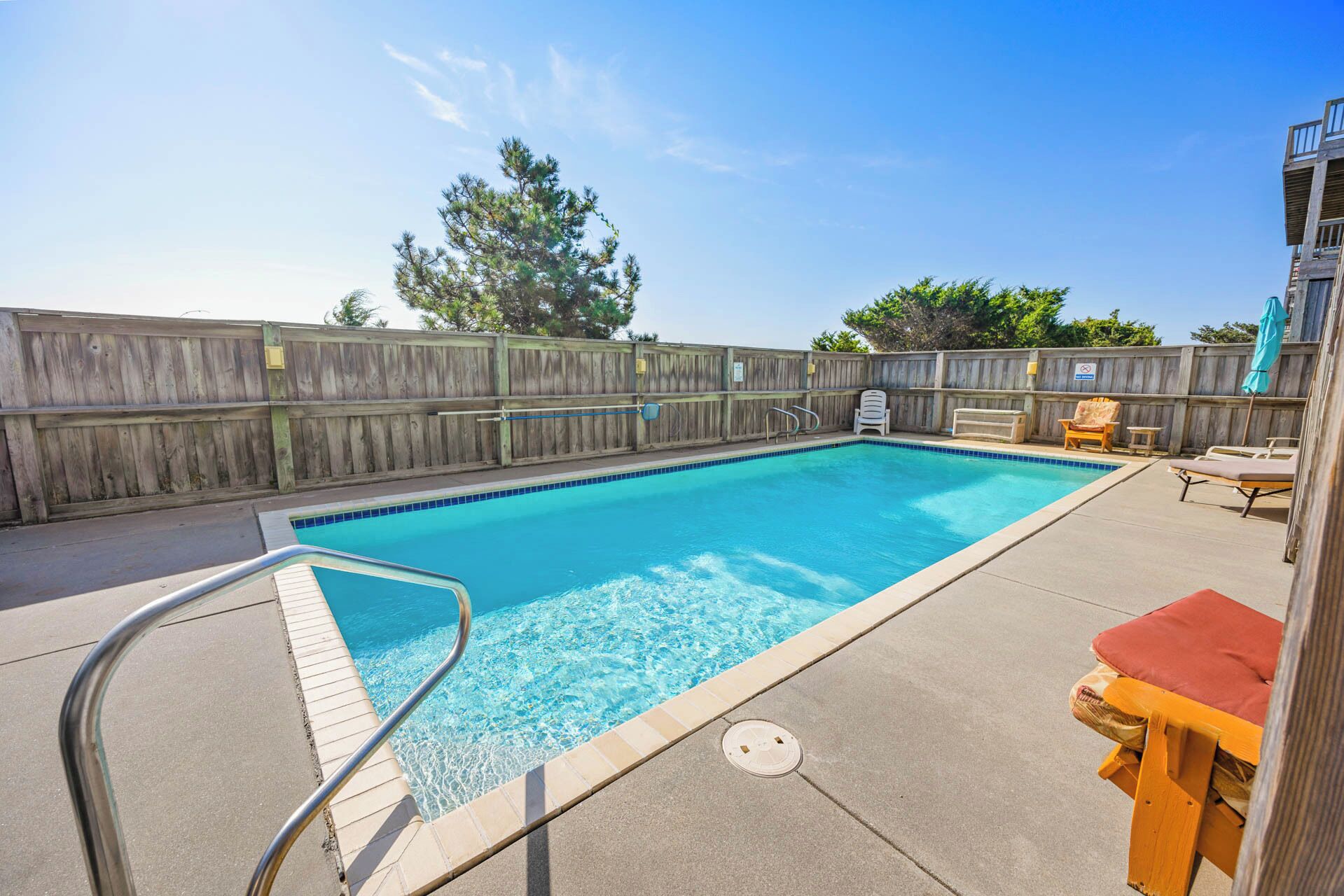 Alberca al aire libre y alberca climatizada