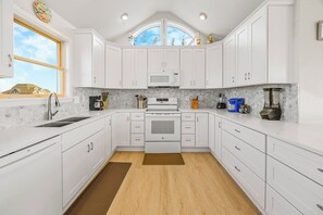 Fridge, microwave, oven, stovetop - Oceanfront Handicap Friendly Home w/ Pool, Hot Tub, & Elevator (Salvo)
